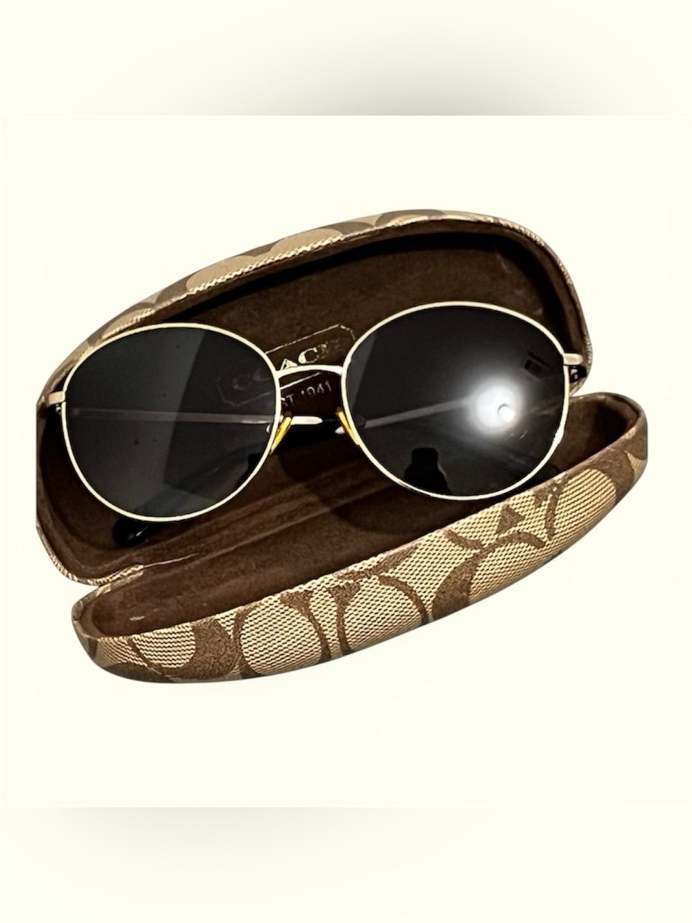 Coach Lia Round Sunglasses & VTG Signature Hard Clamshell Case